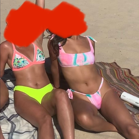 ❌SOLD❌Frankies Bikinis Kendall Top and Bottom - Picture 4 of 4